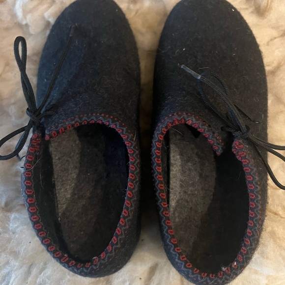 Stegmann's wool shoes. - Picture 1 of 3